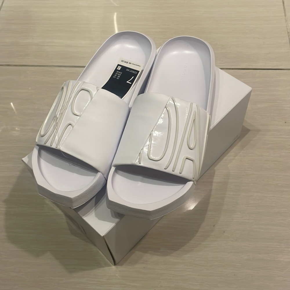 NWT Women’s Jordan White Slides